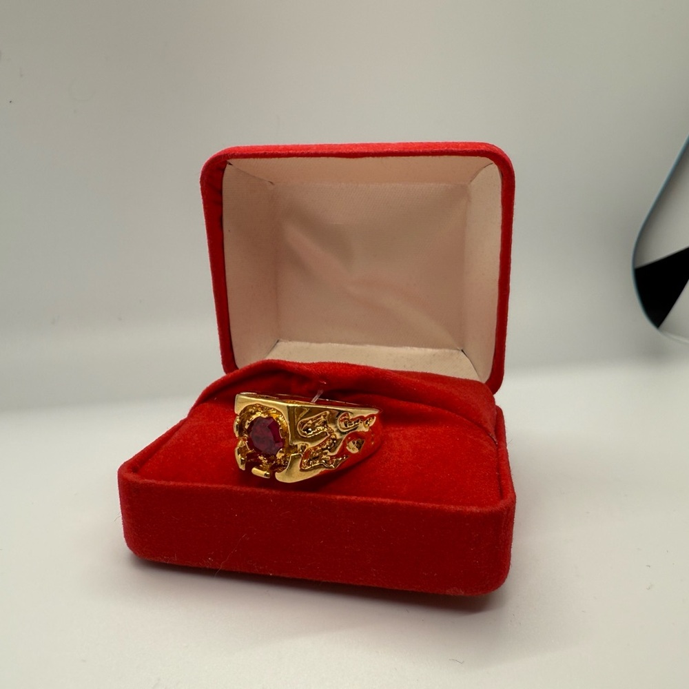 Men’s Vintage 14kt Gold Ring with Fuchsia Pink Sapphire